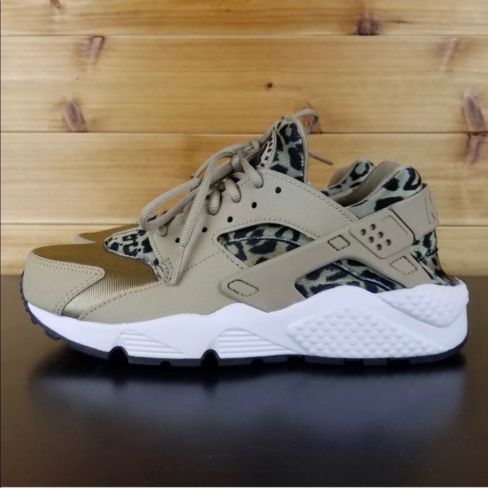 Women’s Nike Huaraches size 7.5 - Picture 2 of 5
